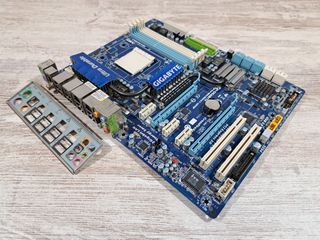 Placa GigaByte GA-MA790FXT-UD5P (AM3)