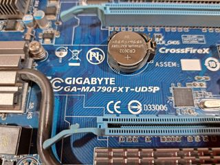 Placa GigaByte GA-MA790FXT-UD5P (AM3)
