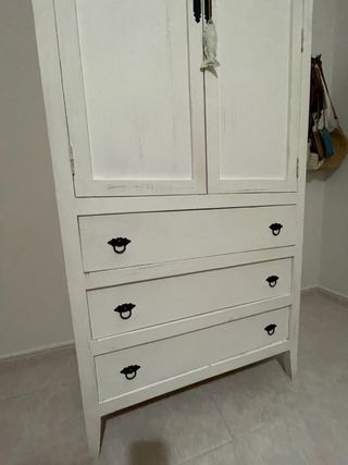 Precioso dormitorio individuual blanco y ratan