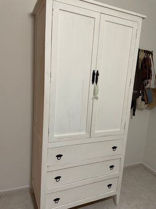 Precioso dormitorio individuual blanco y ratan