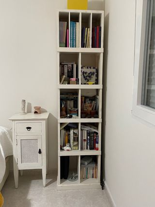 Precioso dormitorio individuual blanco y ratan