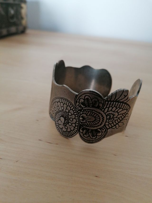 Pulsera plateada tipo Boho