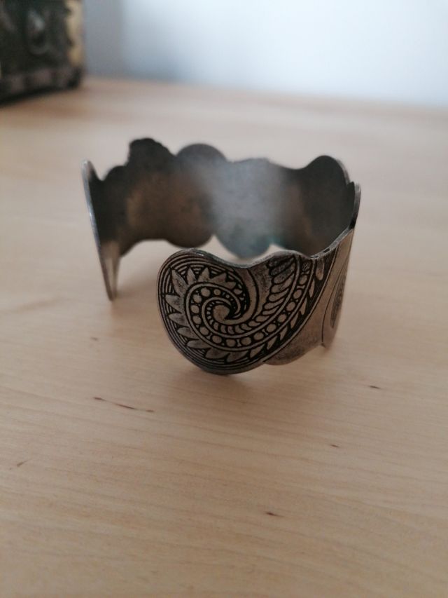 Pulsera plateada tipo Boho