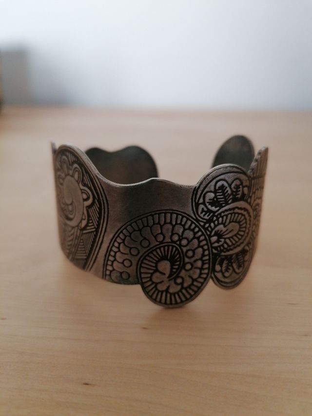 Pulsera plateada tipo Boho