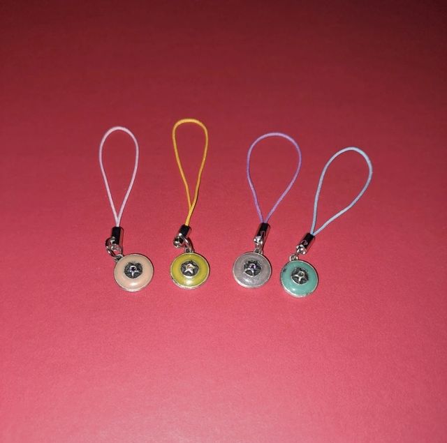 11 laccetti con ciondolo