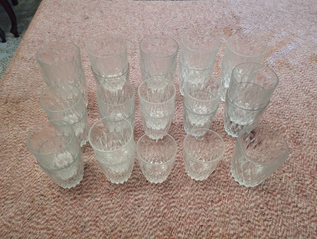 27  vasos apilables dos tamaños