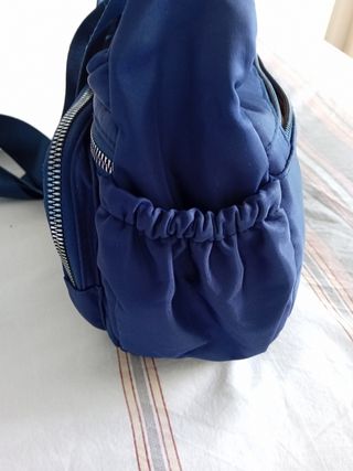 Bolso azul.