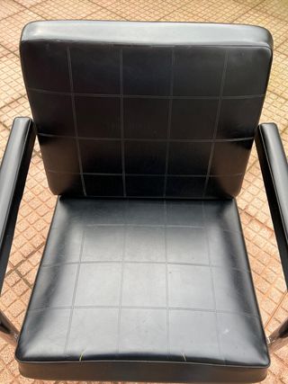 Poltrona in ecopelle a pozzetto