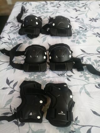 Patines de mujer negro y protecciones