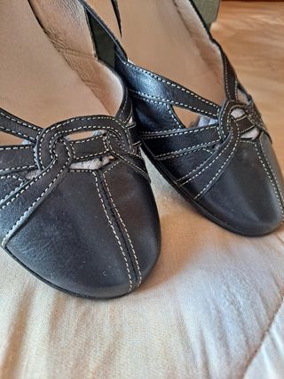 zapato piel tacón bajo
