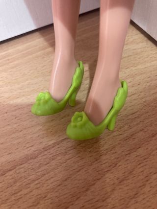 MUÑECA ARIEL DE DISNEY CON SUS ZAPATOS 