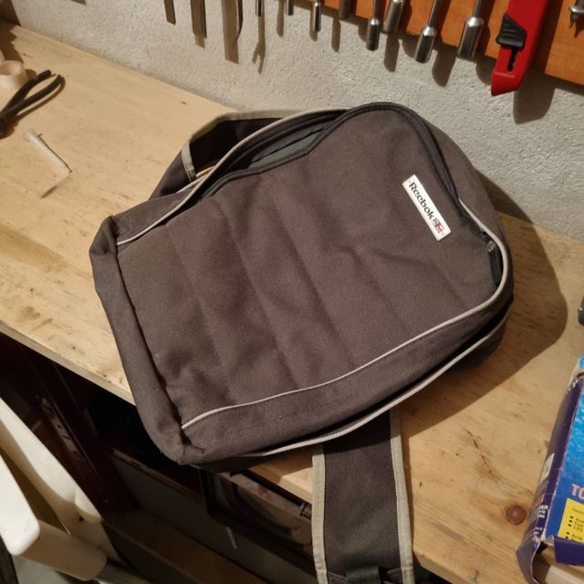 mochila bandolera Rebbok