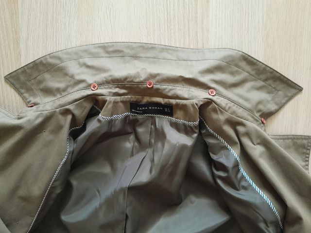 Gabardina de Zara.
