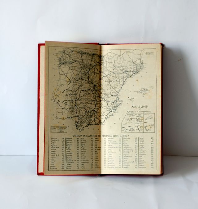 Dietario Myrga año 1951. Tapa dura, color rojo