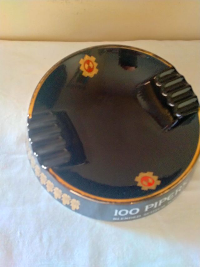 100 Pipers Blended Scotch Whiskey ashtray - Englan