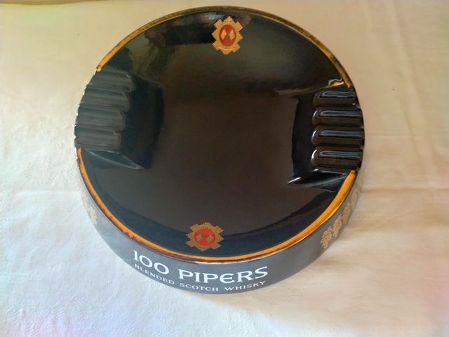 100 Pipers Blended Scotch Whiskey ashtray - Englan