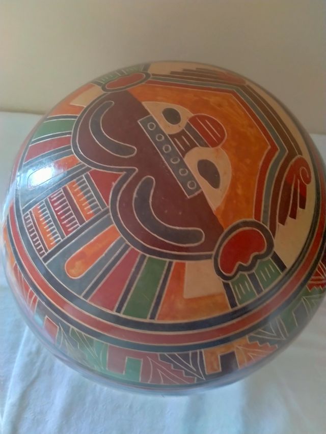  Indigenous pottery round bottom vase, Nicaragua