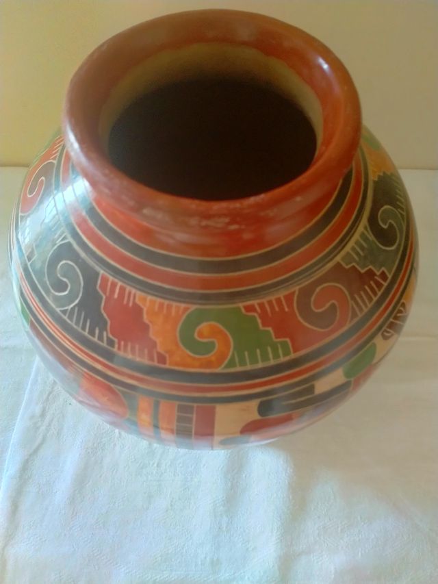  Indigenous pottery round bottom vase, Nicaragua