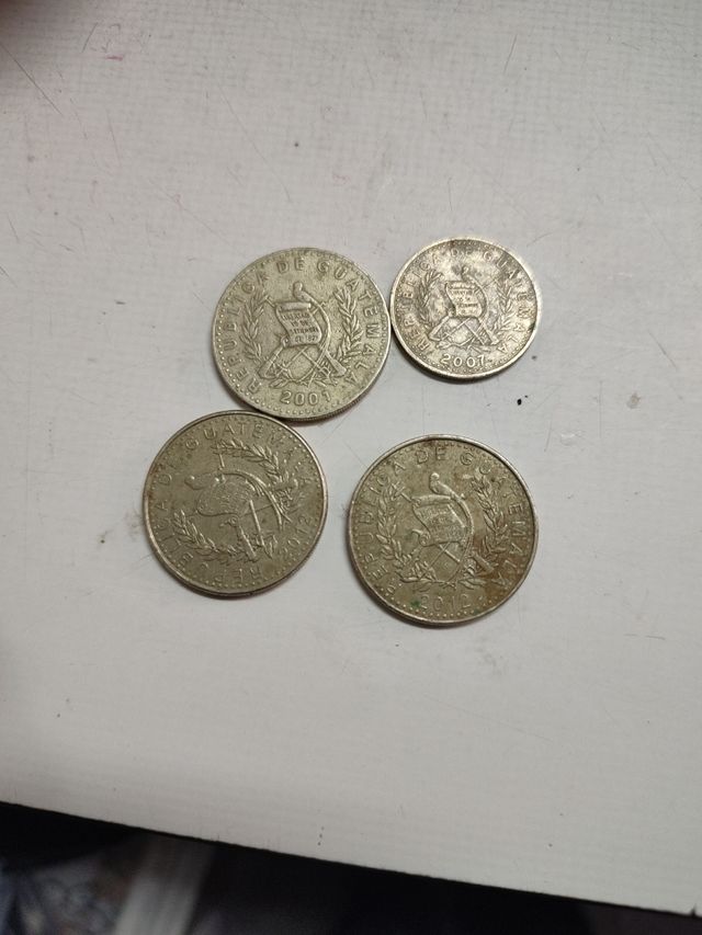 cuatro monedas de Guatemala