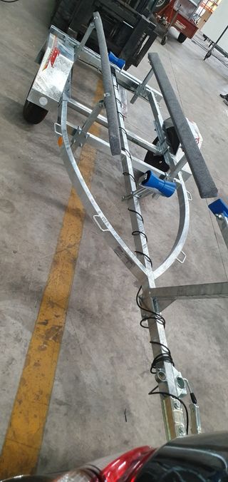 Barco pioner maxi. barca con remolque