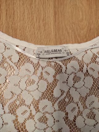 Camiseta de encaje pull & bear talla S