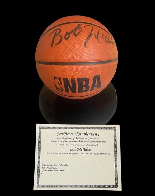 Bob McAdoo firmó baloncesto NBA 300€ a (280€)