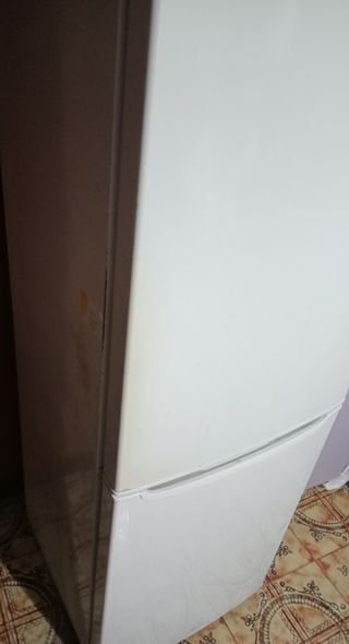 NEVERA GRANDE MARCA INDESIT 201X60