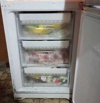 NEVERA GRANDE MARCA INDESIT 201X60