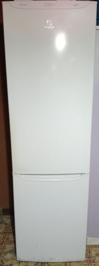 NEVERA GRANDE MARCA INDESIT 201X60