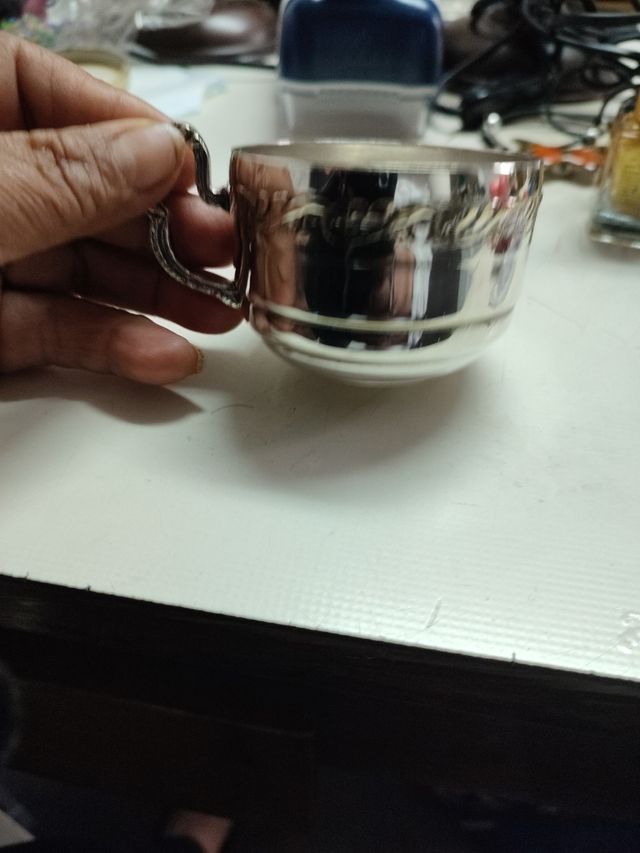 taza plateada