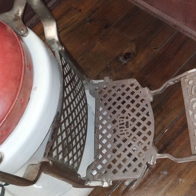 ANTIGUO SILLÓN O SILLA DE BARBERO