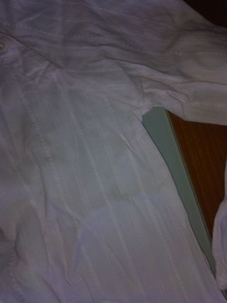 camisa rosa claro