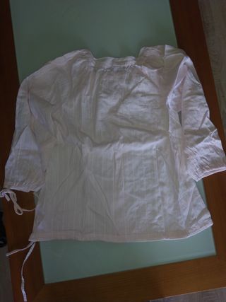 camisa rosa claro