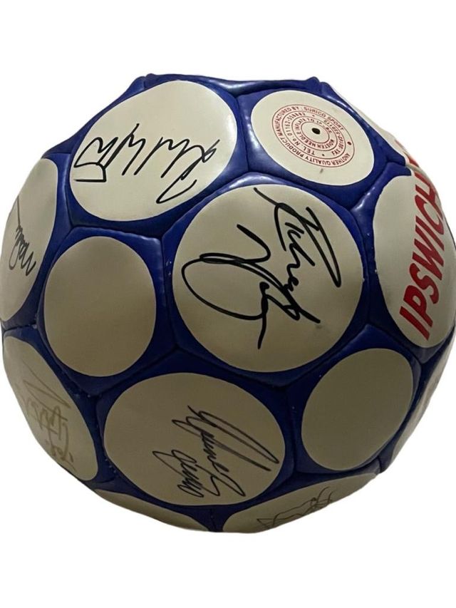 El balón firmado del equipo IPSWICH TOWN 2009/10