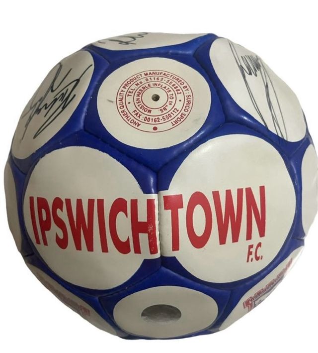 El balón firmado del equipo IPSWICH TOWN 2009/10