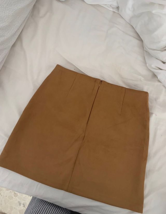 Falda ante Stradivarius