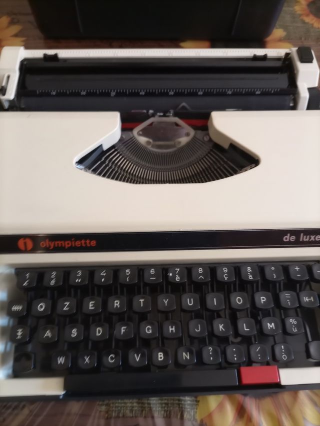 Macchina da scrivere vintage Olympiette Deluxe 