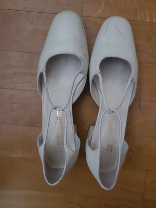 zapatos de novia de piel tacón bajo