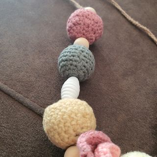 Collar de lactancia hecho a mano