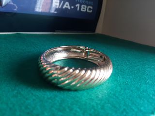 Pulsera para mujer de acero inoxidable.