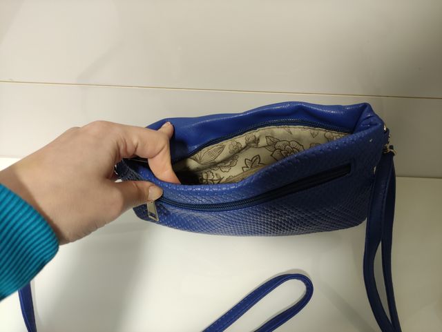 Bolso azul eléctrico