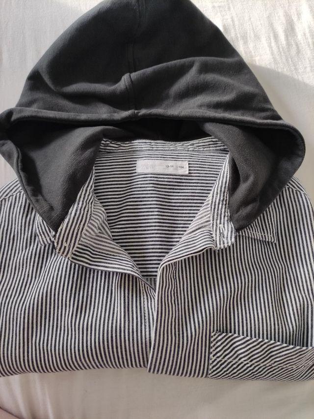 Camisa zara con capucha talla 13/14 