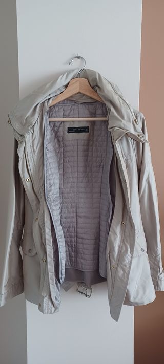 Chubasquero Zara.