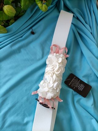 Nuevo. Blanco estrecho