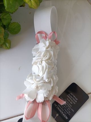 Nuevo. Blanco estrecho