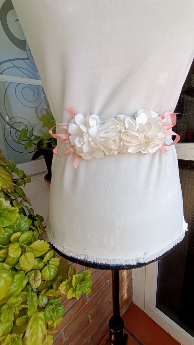 Nuevo. Blanco estrecho