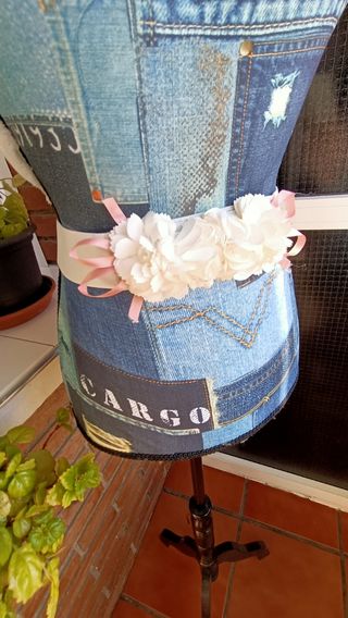 Nuevo. Blanco estrecho