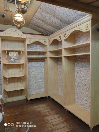 LIBRERIE IN LEGNO, MOBILI, SPOGLIATOIO,