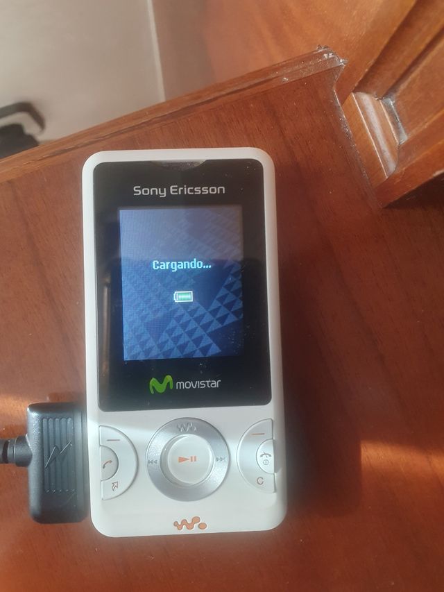 Móvil Sony Ericsson muy antiguo