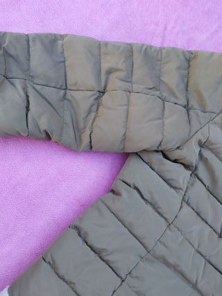 Chaqueta acolchada color visón